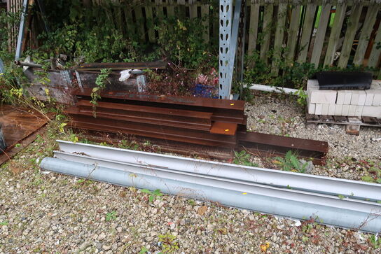 Div. Jernbjælker, tagsten, mursten m.m. 