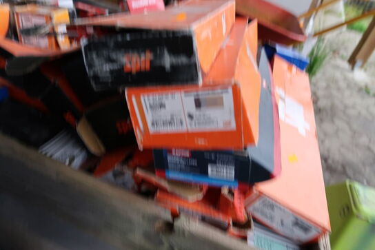 Palle med div. Søm, skruer m.m.