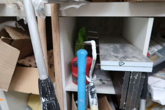 2 stk. lagerreoler med div. Varelager