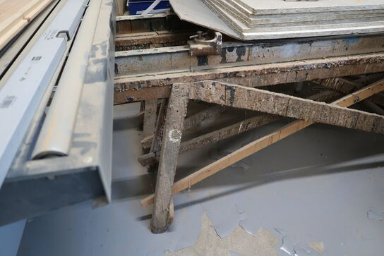 Div. Bukke med skruestikke m.m.