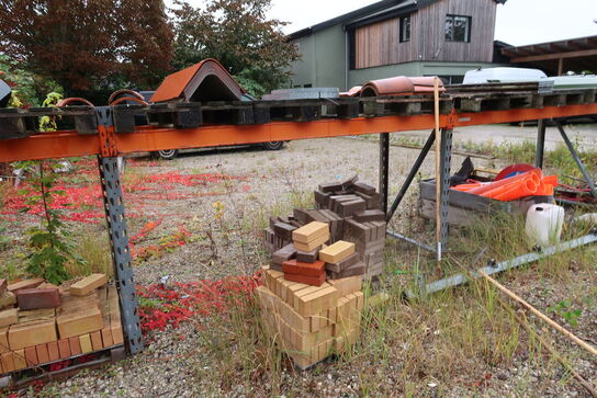 Div. Jernbjælker, tagsten, mursten m.m. 