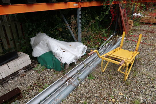 Div. Jernbjælker, tagsten, mursten m.m. 