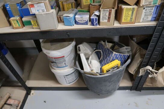 3 fag lagerreoler med div. Skruer m.m.