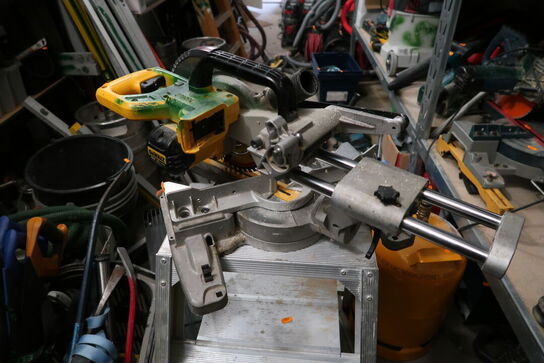 Kap/geringssav DEWALT DCS365