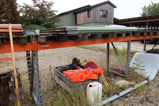 Div. Jernbjælker, tagsten, mursten m.m. 