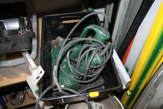 1 stk. hylde med div. Håndværktøj m.m.