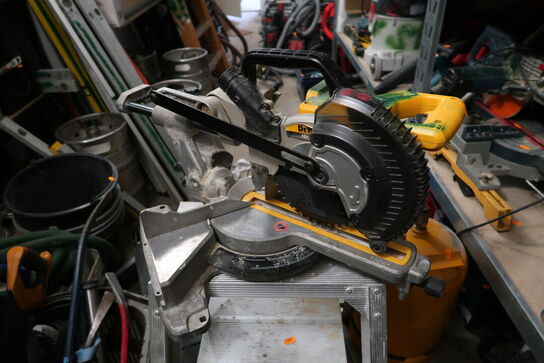 Kap/geringssav DEWALT DCS365