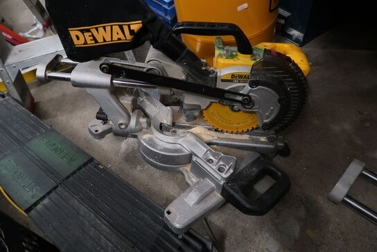 Kap/geringssav DEWALT DCS365