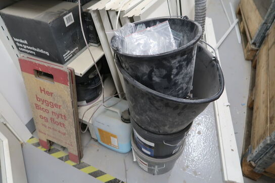 Div. Varelager, værktøj, døre m.m.