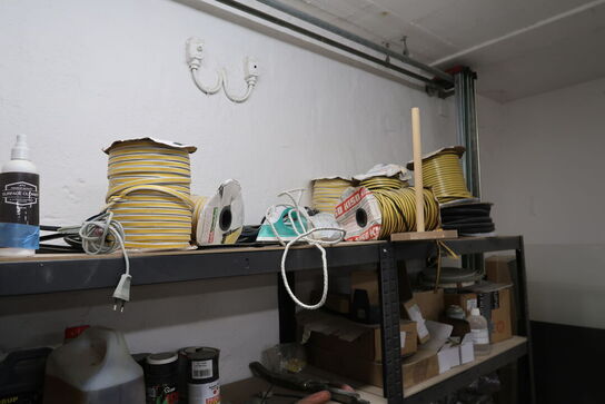 3 fag lagerreoler med div. Skruer m.m.