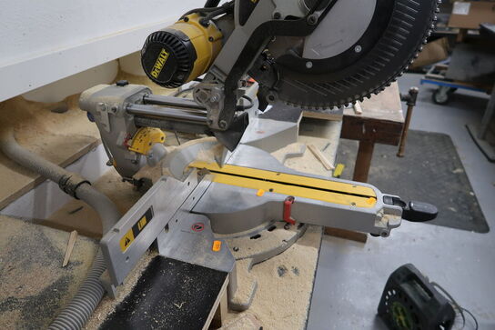 Kap/geringssav DEWALT DWS780-QS