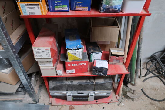 Lagerreol med div. Skruer m.m.