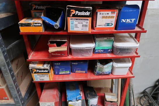 Lagerreol med div. Skruer m.m.