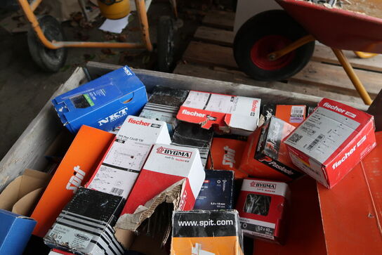 Palle med div. Søm, skruer m.m.