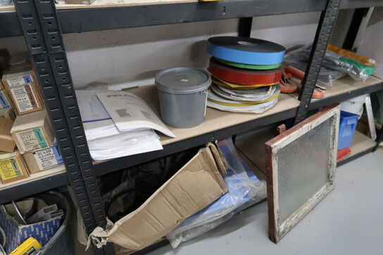 3 fag lagerreoler med div. Skruer m.m.