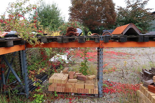 Div. Jernbjælker, tagsten, mursten m.m. 