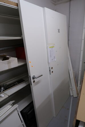 Div. Varelager, værktøj, døre m.m.