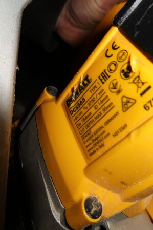 Kap/geringssav DEWALT DCS365