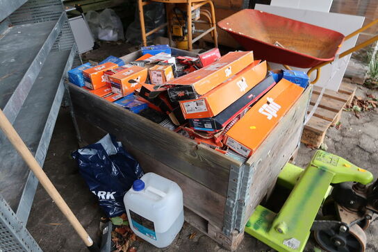 Palle med div. Søm, skruer m.m.