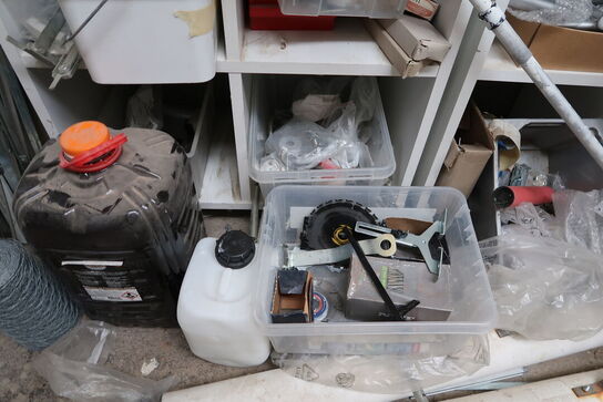 2 stk. lagerreoler med div. Varelager