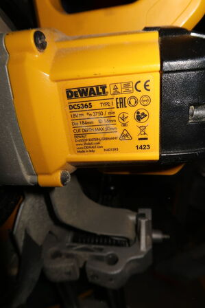Kap/geringssav DEWALT DCS365