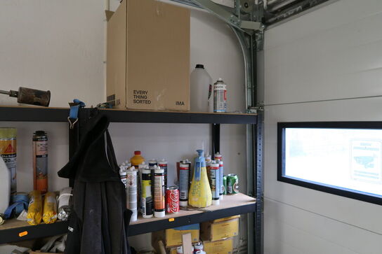 2 stk. lagerreoler med div. Varelager og værktøj