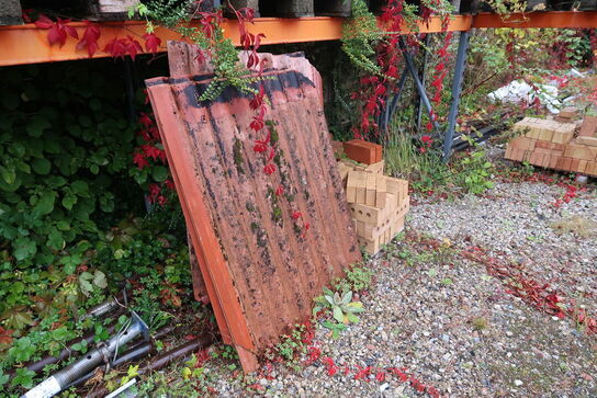 Div. Jernbjælker, tagsten, mursten m.m. 