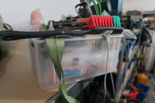 Div. Skruetvinger m.m.