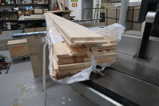 Arbejdsbord med div. Varelager samt bukke