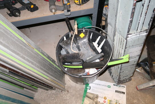 Murerspand samt indkøbskurv med div. Værktøj m.m.