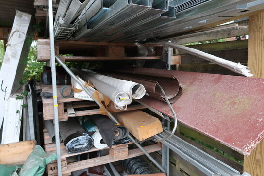 Reol med div. Varelager