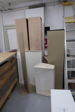 Div. Varelager, karme, reoler m.m.