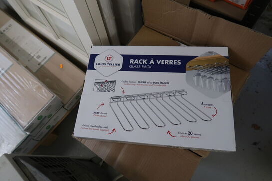 Kasse med racks til glas