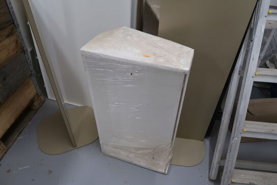 Div. Varelager, karme, reoler m.m.