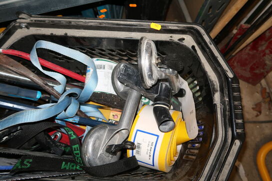 Murerspand samt indkøbskurv med div. Værktøj m.m.