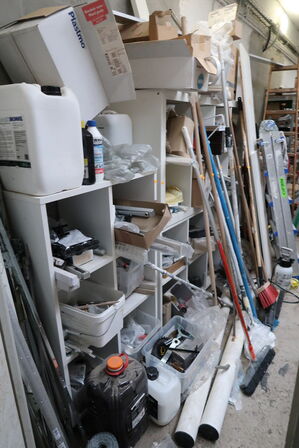 2 stk. lagerreoler med div. Varelager