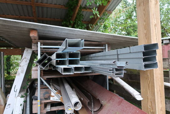 Reol med div. Varelager