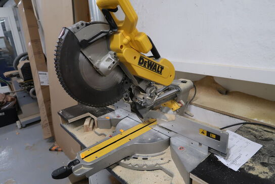 Kap/geringssav DEWALT DWS780-QS