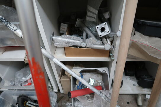 2 stk. lagerreoler med div. Varelager