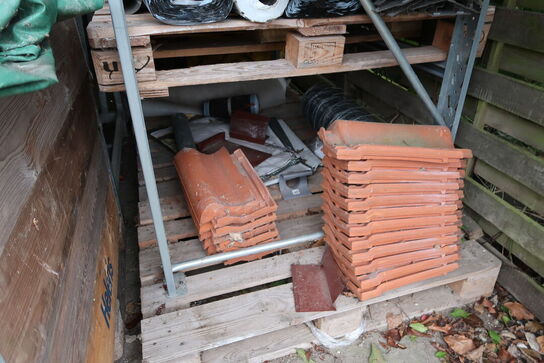 Reol med div. Varelager