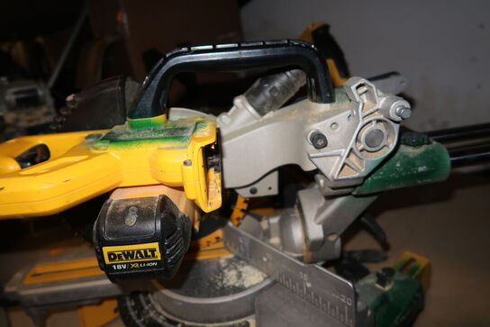 Kap/geringssav DEWALT DCS365