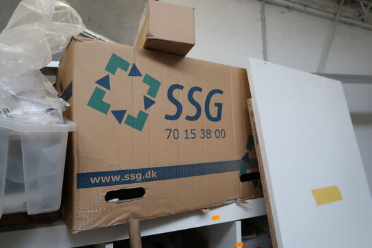 2 stk. lagerreoler med div. Varelager