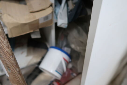 2 stk. lagerreoler med div. Varelager