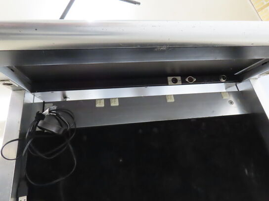 Talerpult med indbyggede kontakter og stik