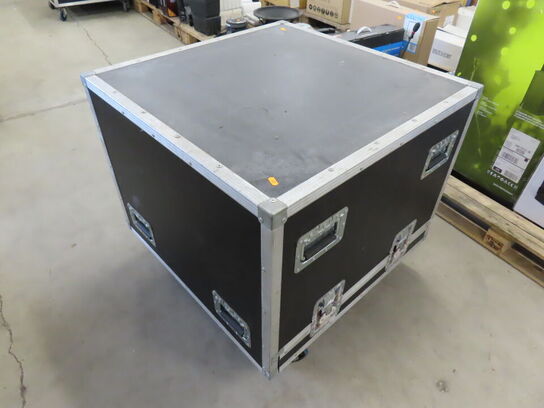 Osteklokke flightcase