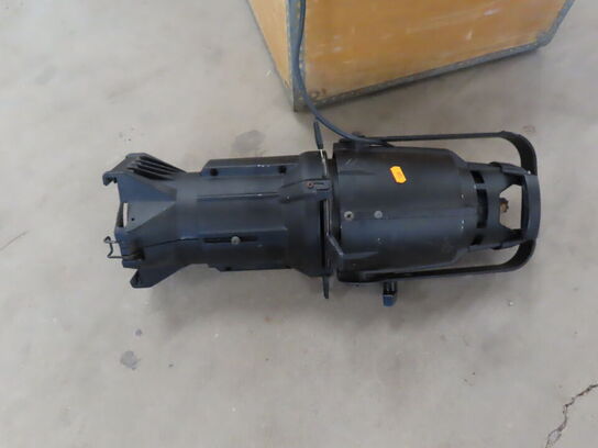 8 stk. lamper i kasse ELECTRONIC THEATRE CONTROLS