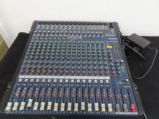 Mixer YAMAHA MG206C