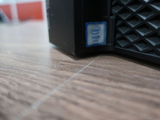 Server DELL Precision Tower 5810/Intel XEON E5-1620V3/16 GB/1000 GB HDD