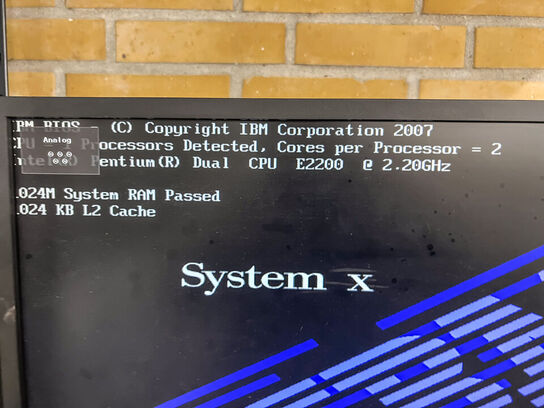LENOVO System x3000 m2/Intel Pentium Dual E2200/1 GB/240 GB HDD