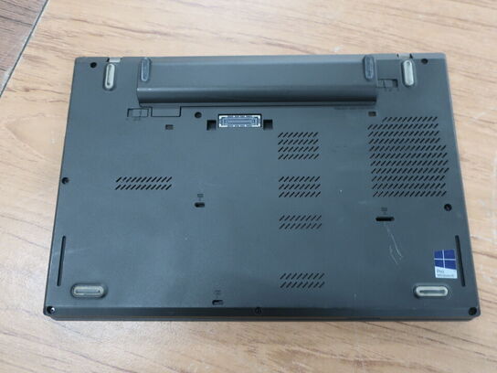 Lenovo ThinkPad L450/Intel i5-5200U/4 GB/128 GB SSD